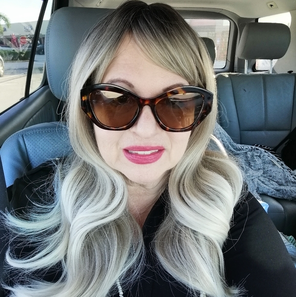 Wig - Picture 2 of 5